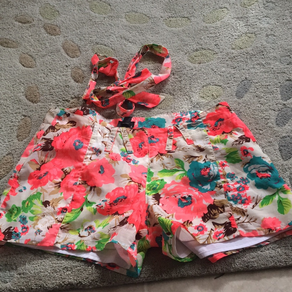 Floral shorts with belt